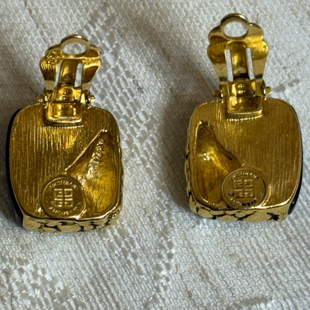 Givenchy‎ 4G gold pebble texture and black acrylic clip-on earrings. 1980’s - Picture 4 of 7